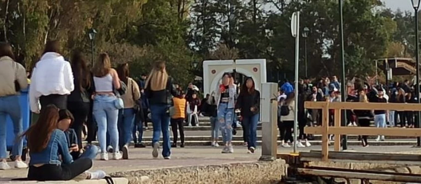 Εικόνες κανονικότητας: Στους δρόμους οι Πατρινοί - Απόλαυσαν την καλοκαιρία και αγνόησαν κυβέρνηση και λοιμωξιολόγους